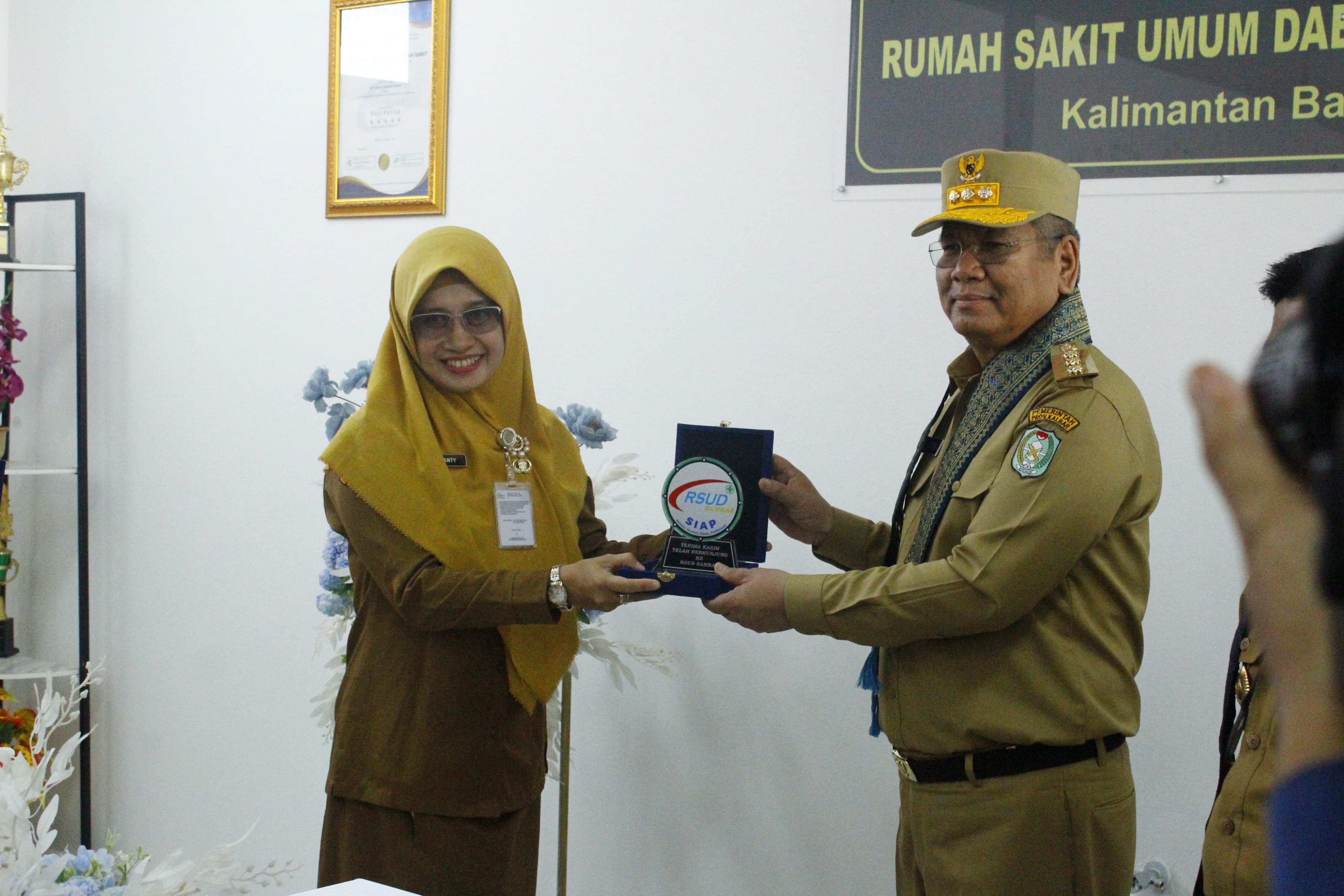 Kunjungan Pj. Gubernur dan Resmikan Sarana Kesehatan Pemeriksaan Calon Pekerja Migran Indonesia di RSUD Sambas